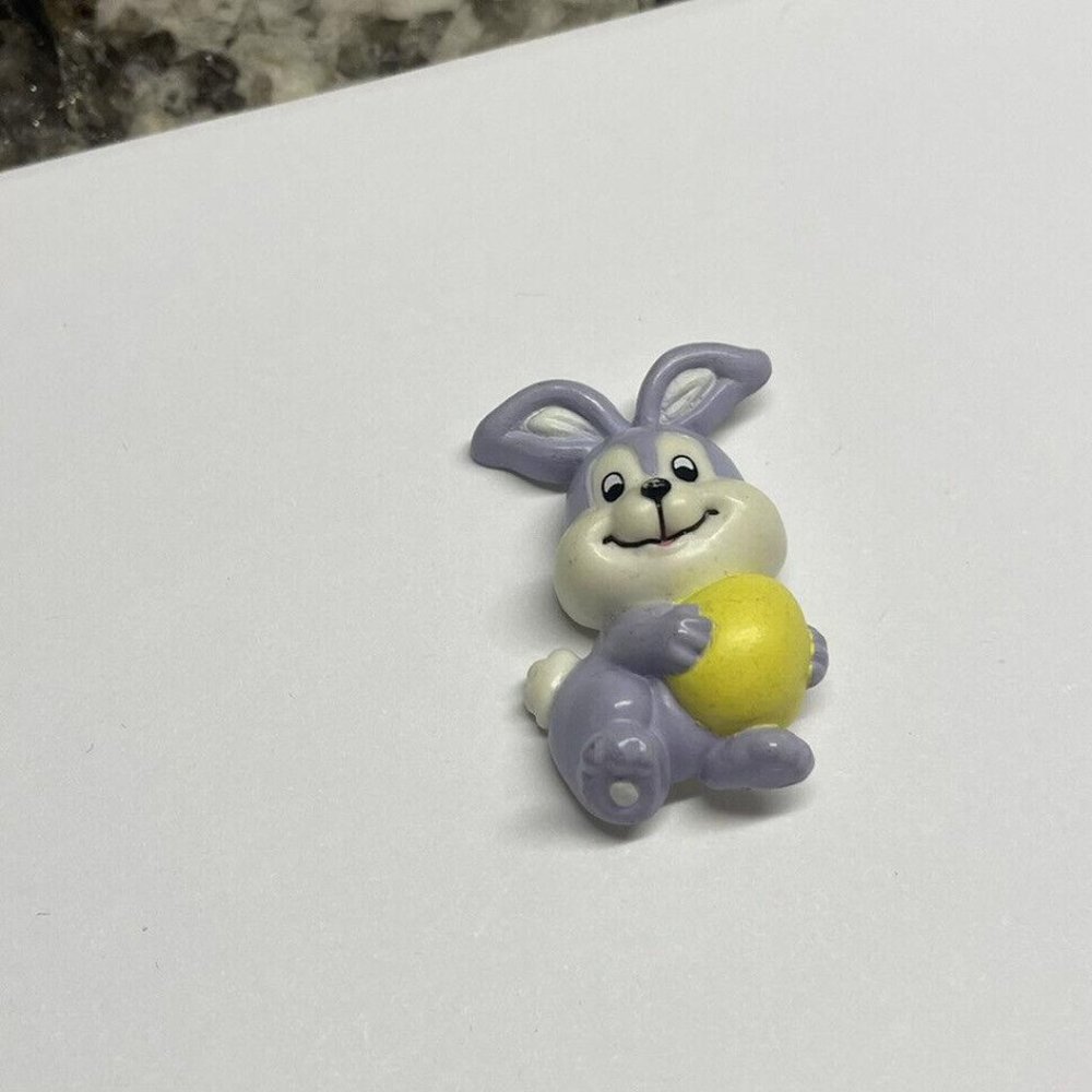 Collectible Purple Easter Bunny Rabbit With Yellow Egg Plastic Pin RUSS
